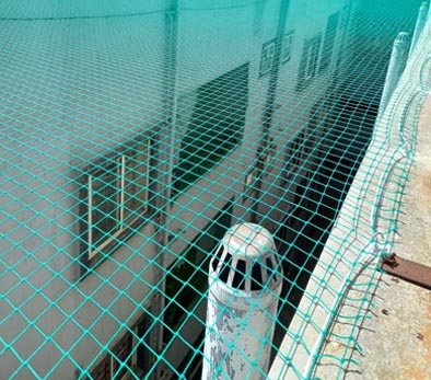 Balcony safety net installation
